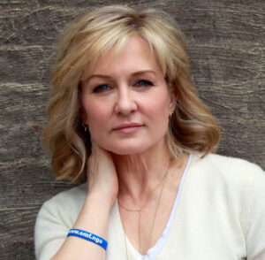 Amy Carlson, headshot