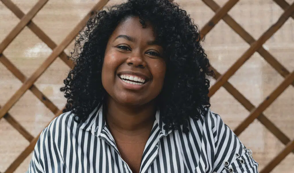 portrait-of-smiling-african-woman-during-corona-vi-2022-02-22-14-08-53-utc.jpg